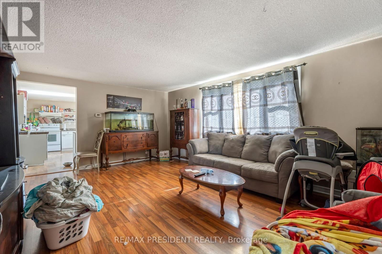 1224 Parkinson Road, Woodstock, ON - Indoor Photo Showing Living Room