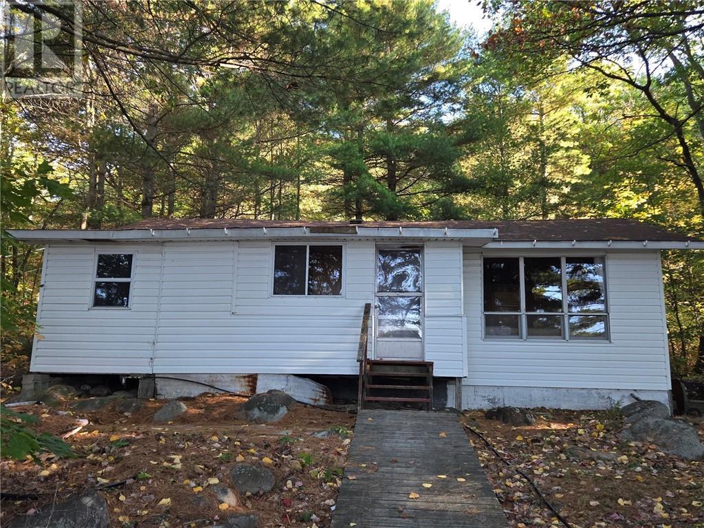 13 Four Mile Island, Alban, ON