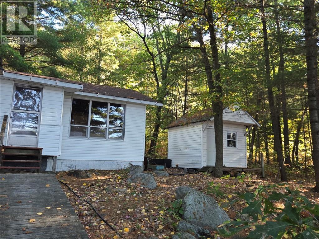 13 Four Mile Island, Alban, ON