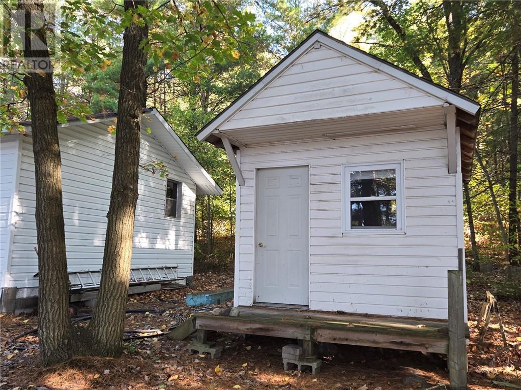 13 Four Mile Island, Alban, ON