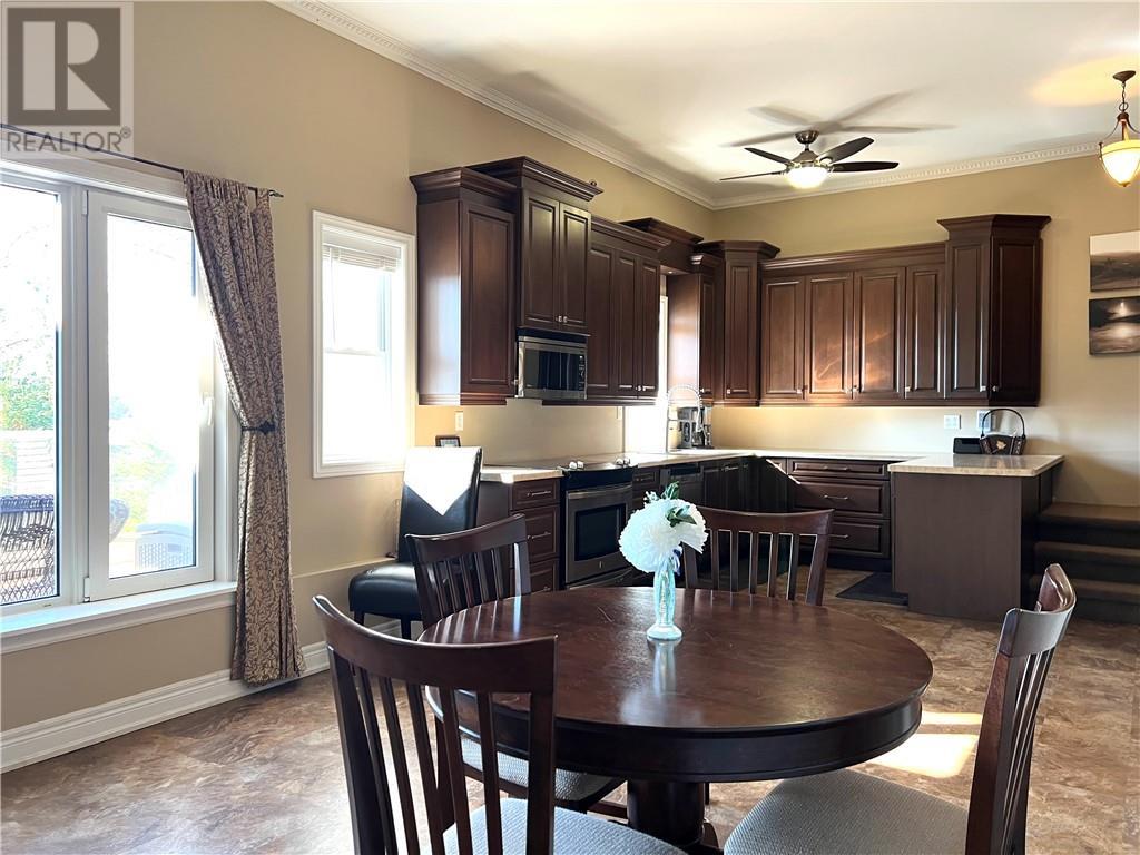 268 B Lake Road, St. Charles, ON - Indoor Photo Showing Dining Room