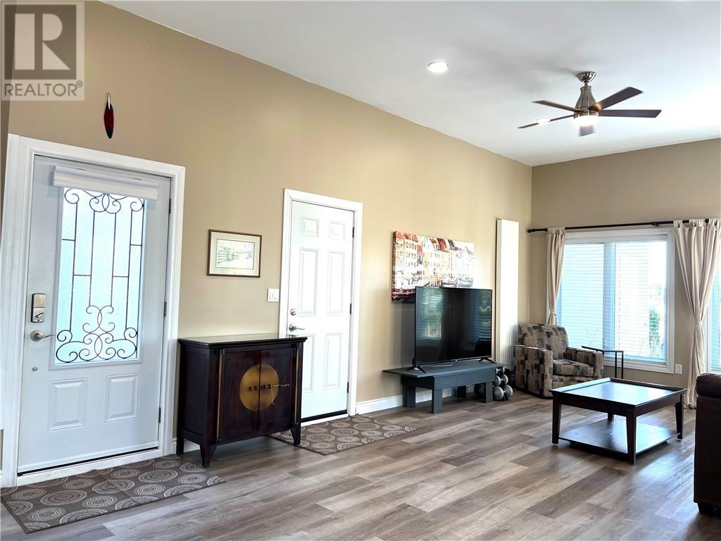 268 B Lake Road, St. Charles, ON - Indoor