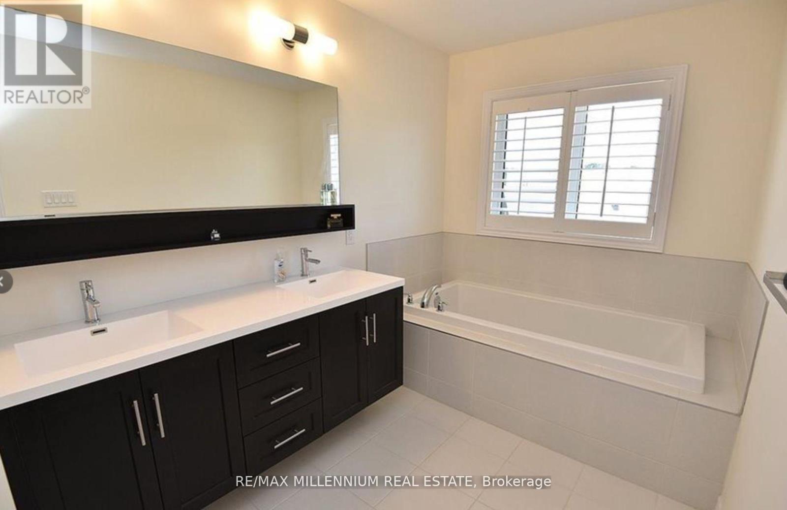 29 Hibiscus Lane, Hamilton, ON - Indoor Photo Showing Bathroom