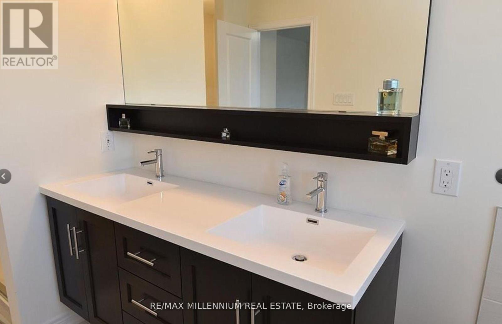 29 Hibiscus Lane, Hamilton, ON - Indoor Photo Showing Bathroom