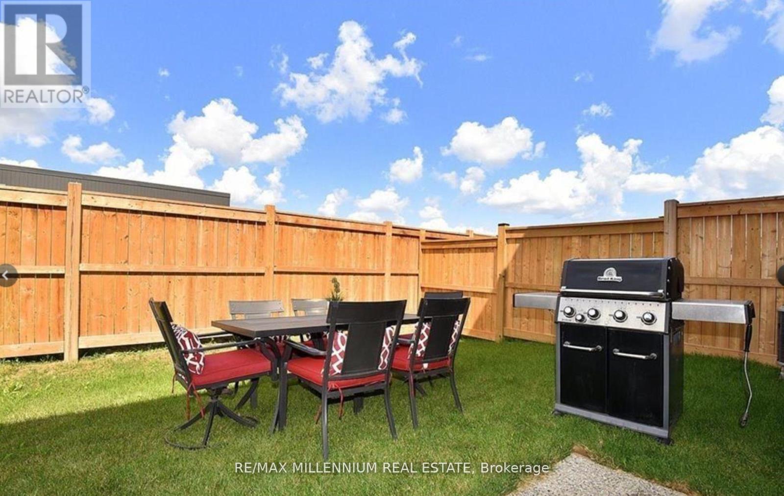 29 Hibiscus Lane, Hamilton, ON - Outdoor