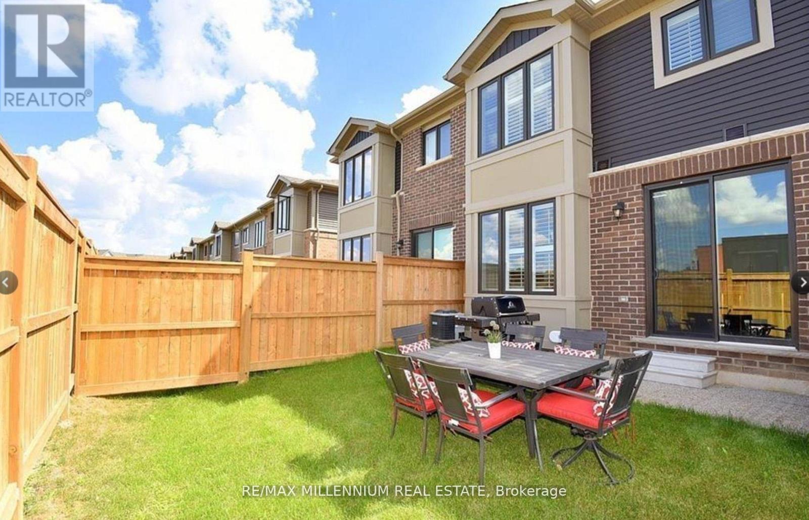 29 Hibiscus Lane, Hamilton, ON - Outdoor