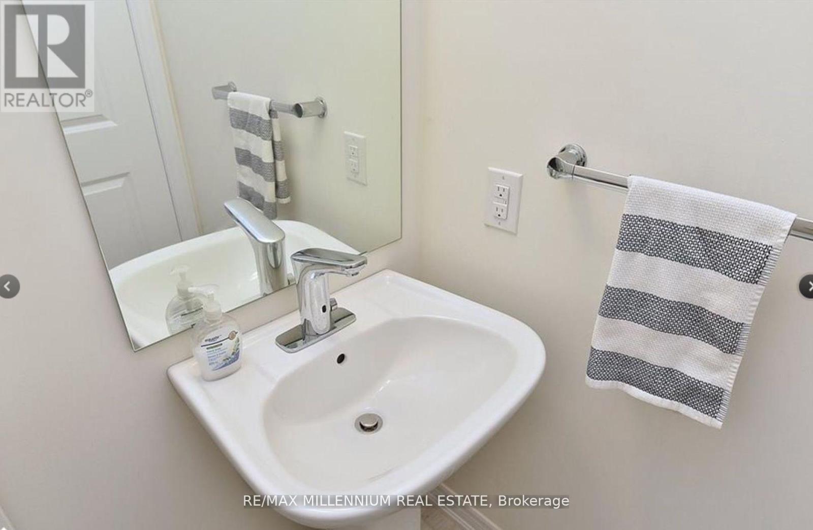 29 Hibiscus Lane, Hamilton, ON - Indoor Photo Showing Bathroom
