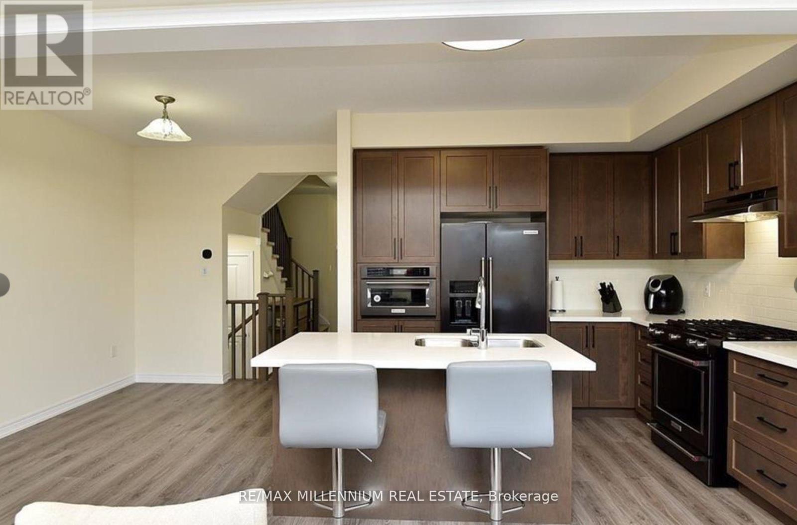 29 Hibiscus Lane, Hamilton, ON - Indoor Photo Showing Kitchen With Stainless Steel Kitchen With Double Sink With Upgraded Kitchen
