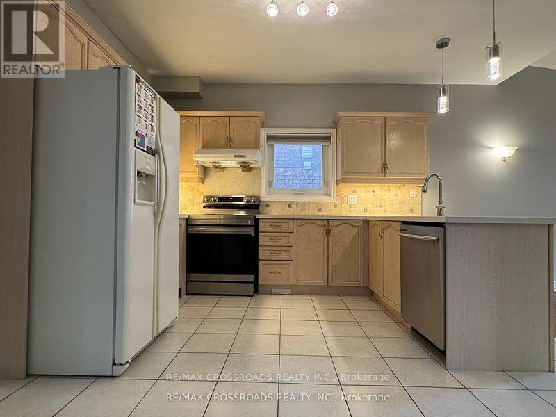 55 Ballymore Drive, Aurora, ON - Indoor Photo Showing Kitchen