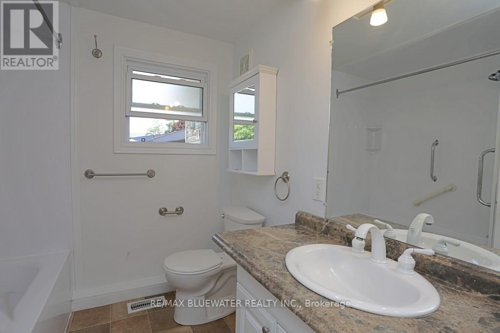 23 Pebble Beach Parkway, South Huron (Stephen), ON - Indoor Photo Showing Bathroom