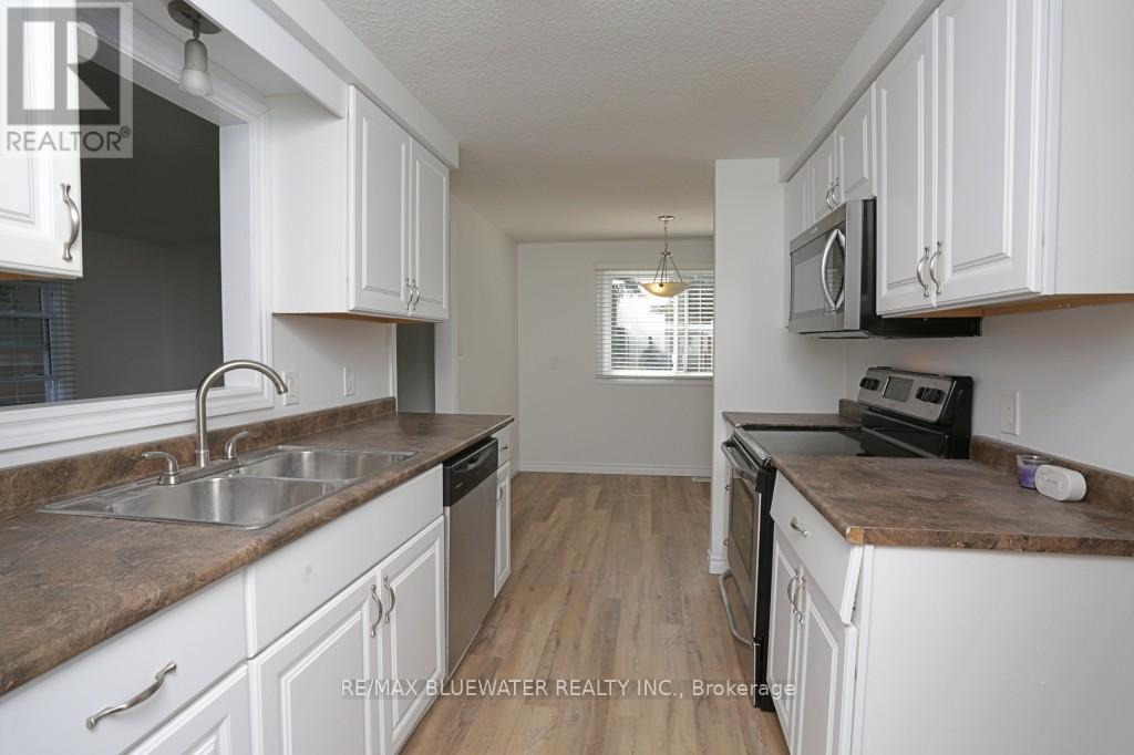 23 Pebble Beach Parkway, South Huron (Stephen), ON - Indoor Photo Showing Kitchen With Double Sink