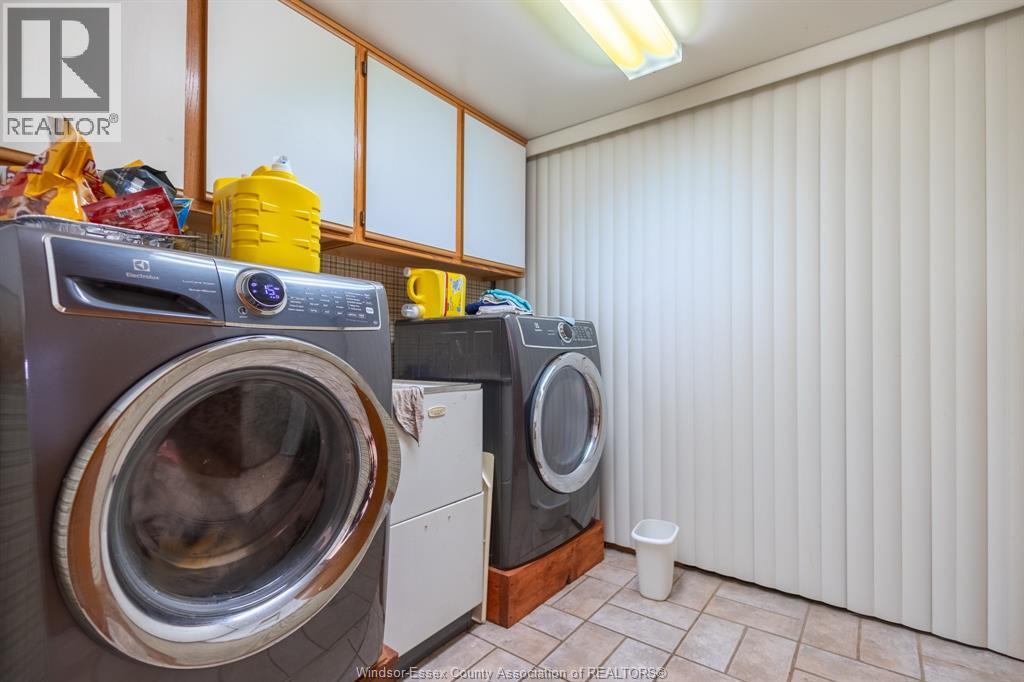 3280 Talbot Trail, Wheatley, ON - Indoor Photo Showing Laundry Room