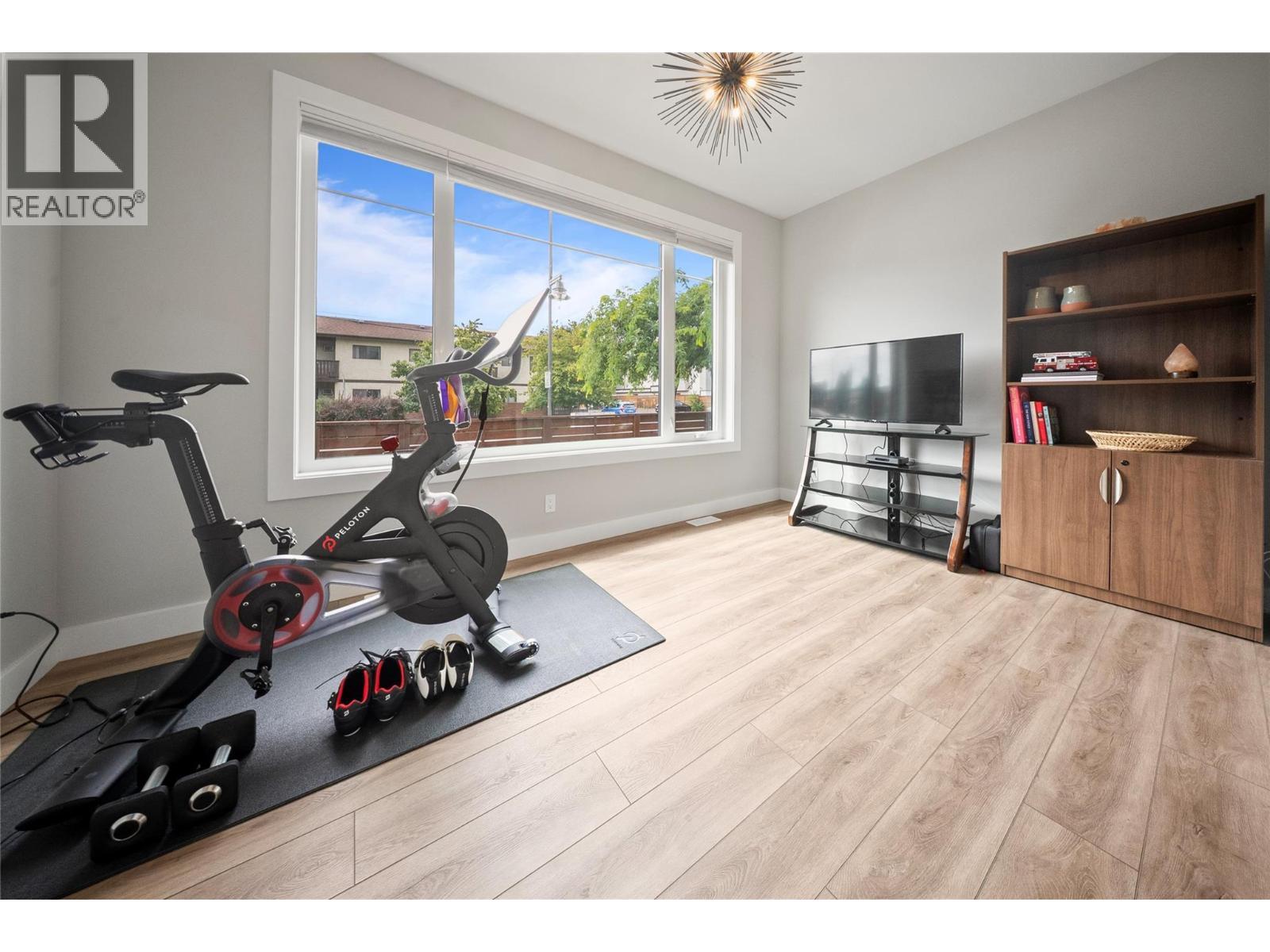 1292 Ethel Street, Kelowna, BC - Indoor Photo Showing Gym Room