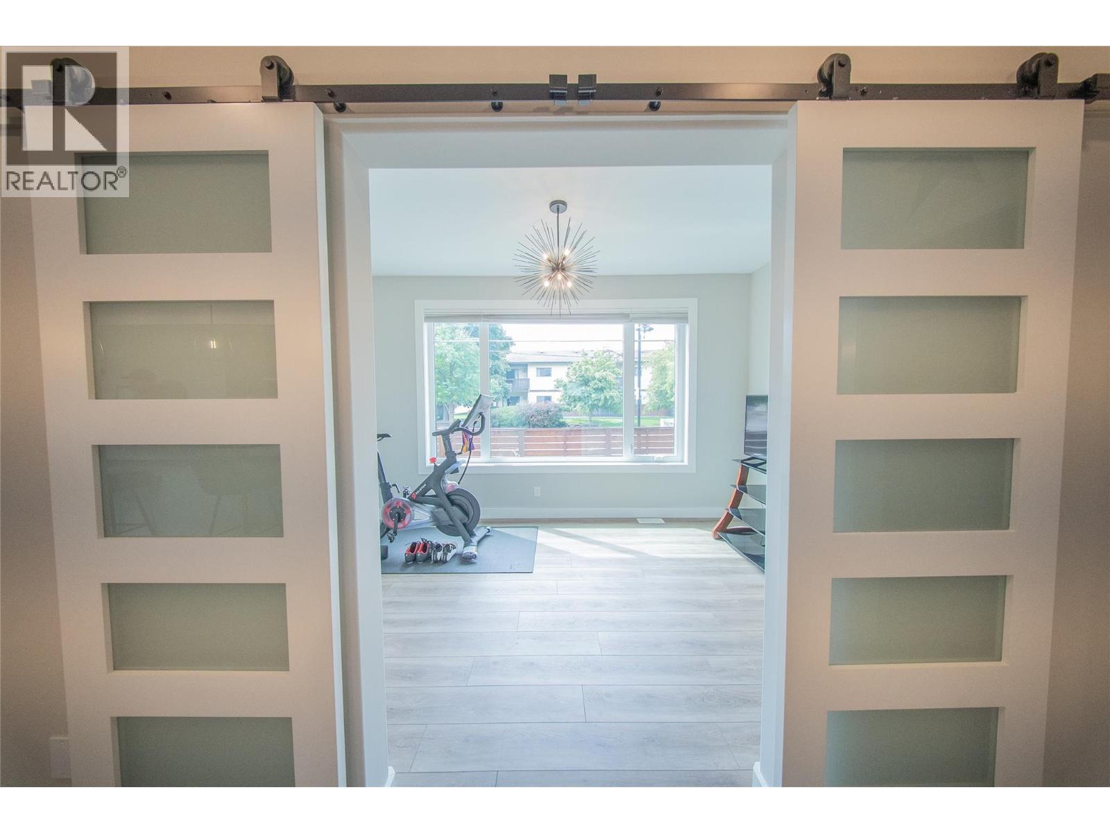 1292 Ethel Street, Kelowna, BC - Indoor Photo Showing Other Room