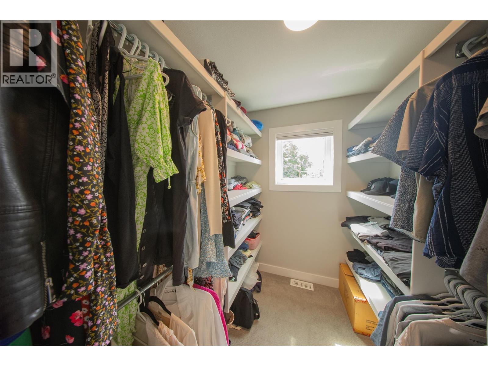 1292 Ethel Street, Kelowna, BC - Indoor With Storage