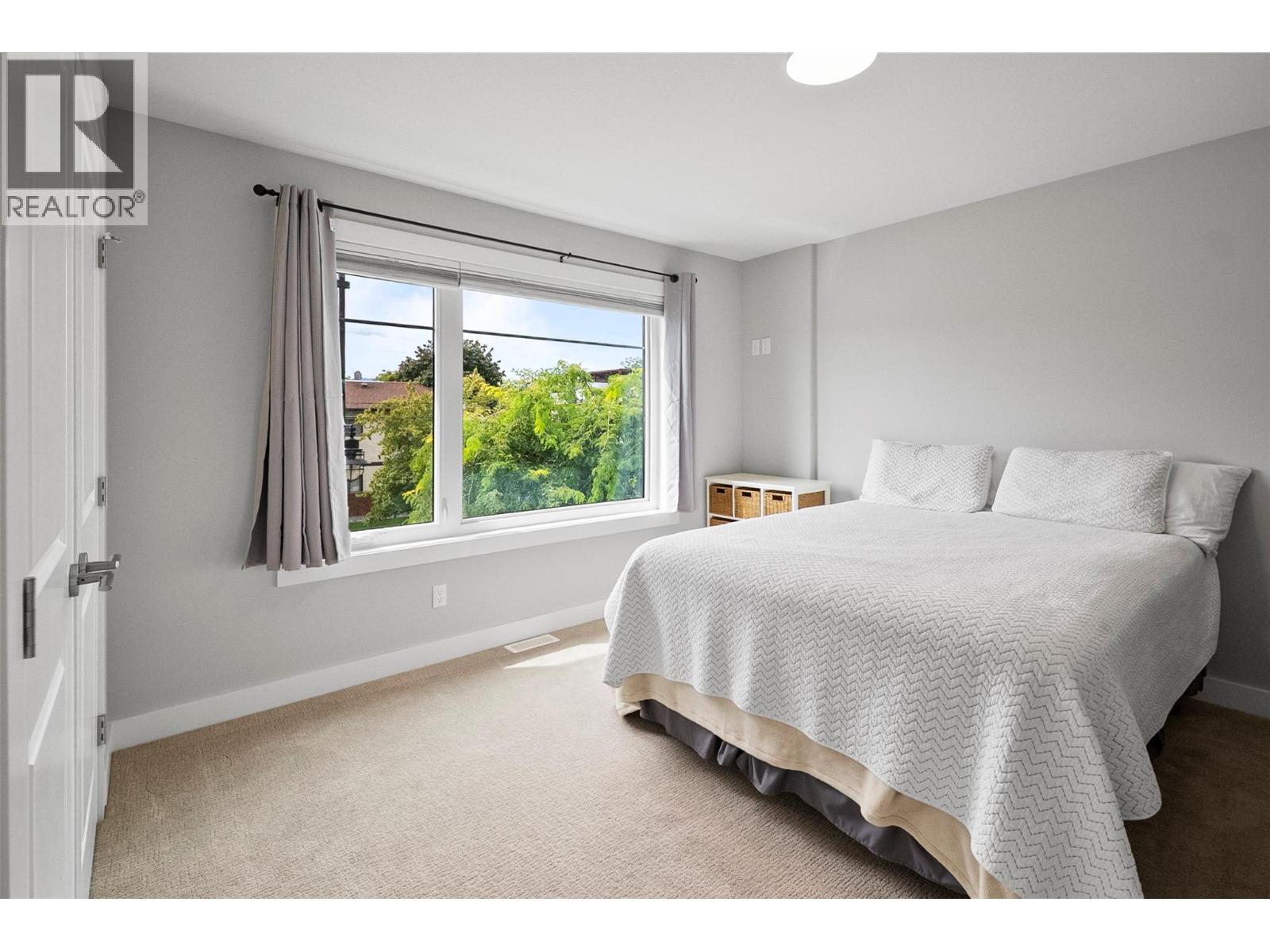 1292 Ethel Street, Kelowna, BC - Indoor Photo Showing Bedroom