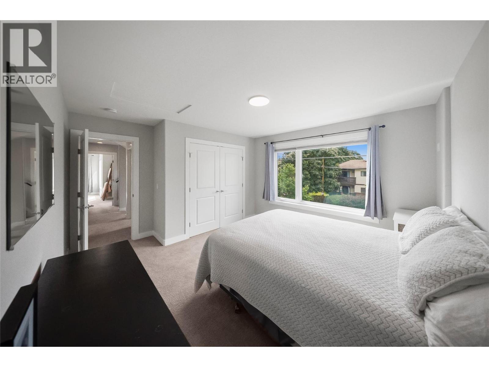 1292 Ethel Street, Kelowna, BC - Indoor Photo Showing Bedroom