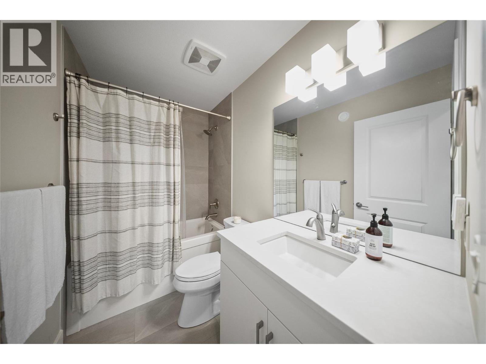 1292 Ethel Street, Kelowna, BC - Indoor Photo Showing Bathroom