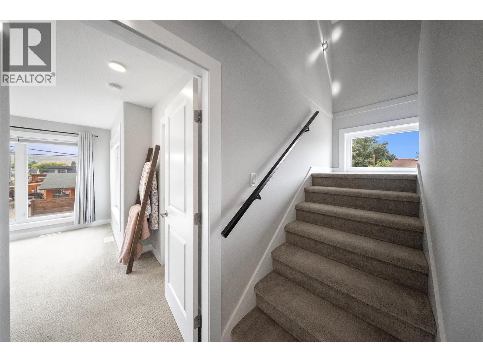 1292 Ethel Street, Kelowna, BC - Indoor Photo Showing Other Room