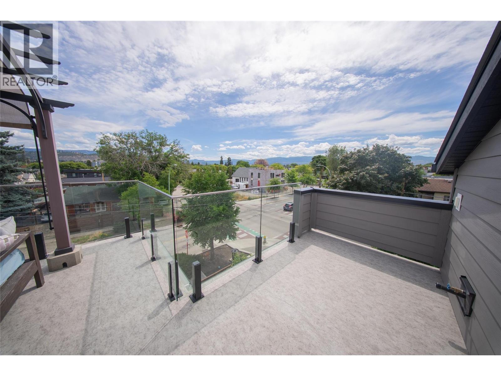 1292 Ethel Street, Kelowna, BC - Outdoor