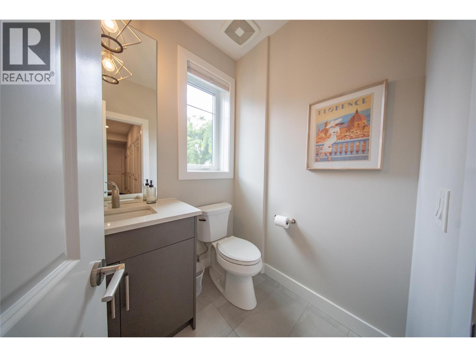 1292 Ethel Street, Kelowna, BC - Indoor Photo Showing Bathroom