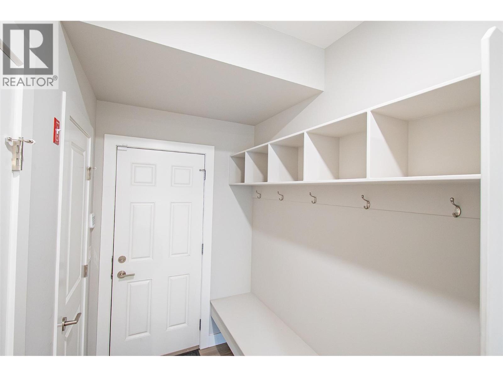 1292 Ethel Street, Kelowna, BC - Indoor With Storage