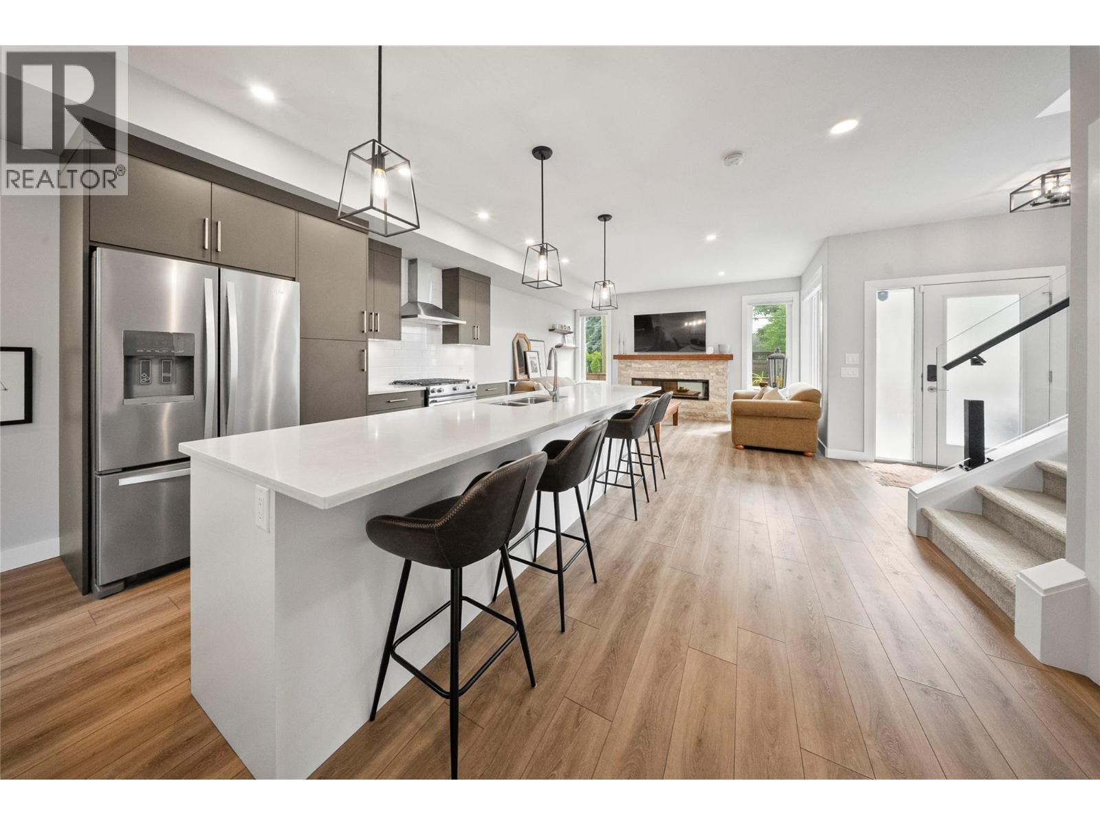 1292 Ethel Street, Kelowna, BC - Indoor Photo Showing Kitchen With Upgraded Kitchen