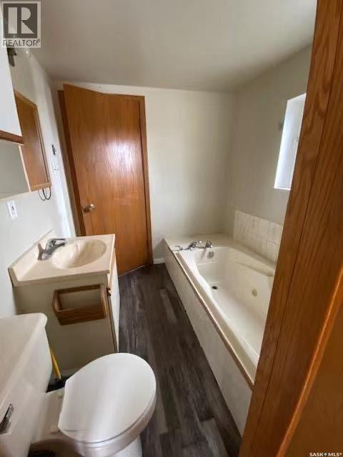 325 & 329 4Th Avenue Sw, Moose Jaw, SK