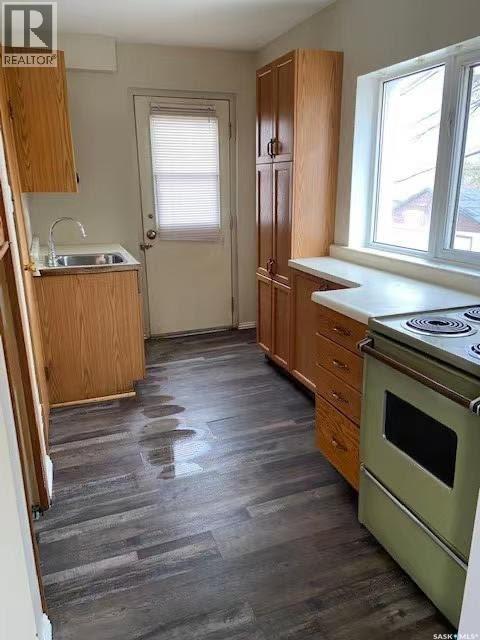 325 & 329 4Th Avenue Sw, Moose Jaw, SK