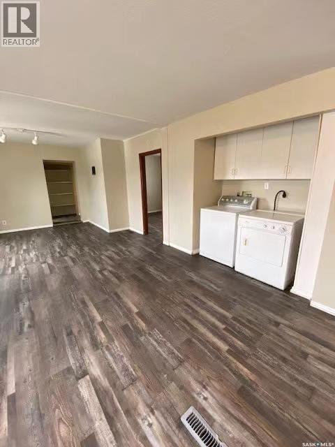 325 & 329 4Th Avenue Sw, Moose Jaw, SK