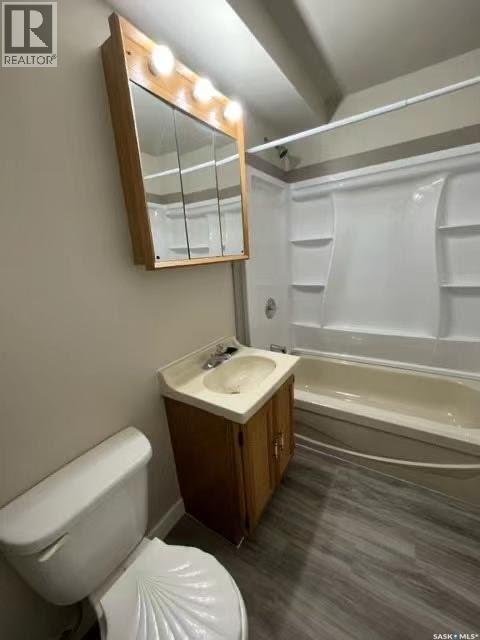 325 & 329 4Th Avenue Sw, Moose Jaw, SK