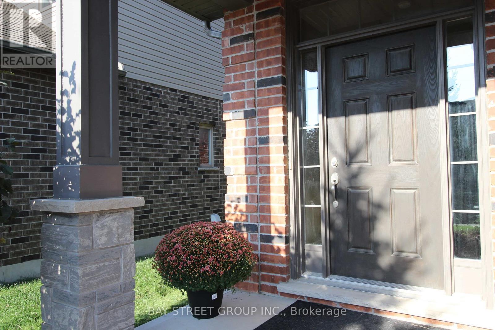 1451 Howlett Circle, London North, ON - Outdoor With Exterior
