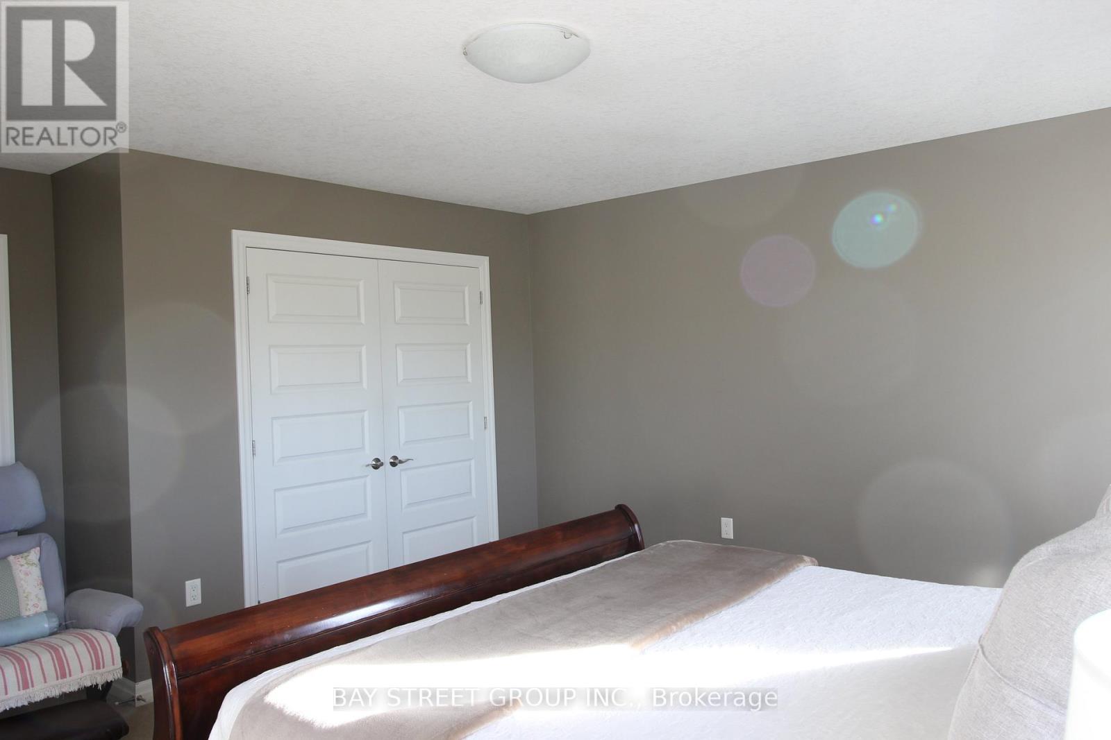 1451 Howlett Circle, London North, ON - Indoor Photo Showing Bedroom