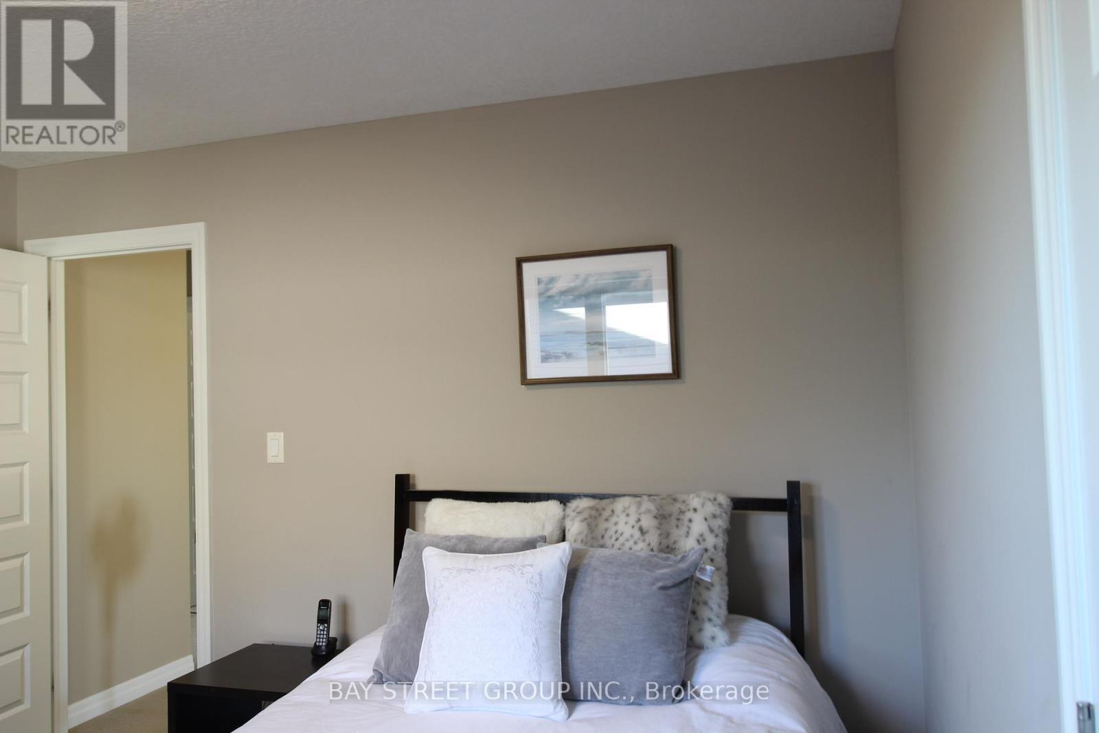 1451 Howlett Circle, London North, ON - Indoor Photo Showing Bedroom