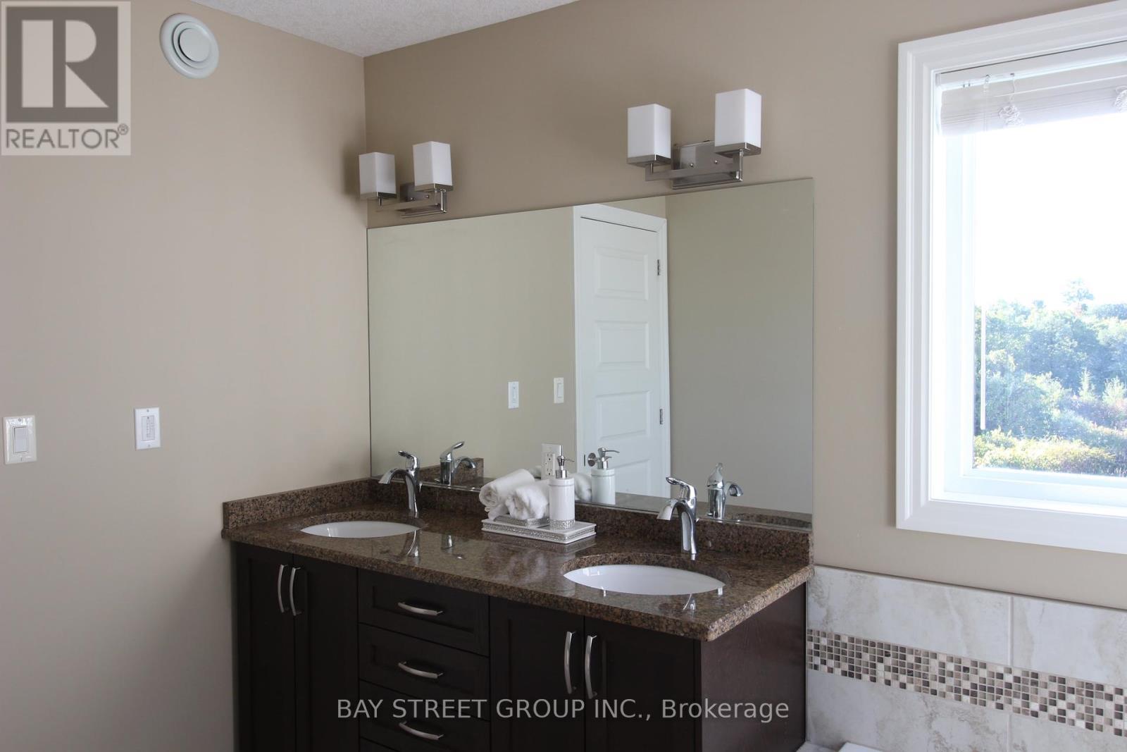 1451 Howlett Circle, London North, ON - Indoor Photo Showing Bathroom