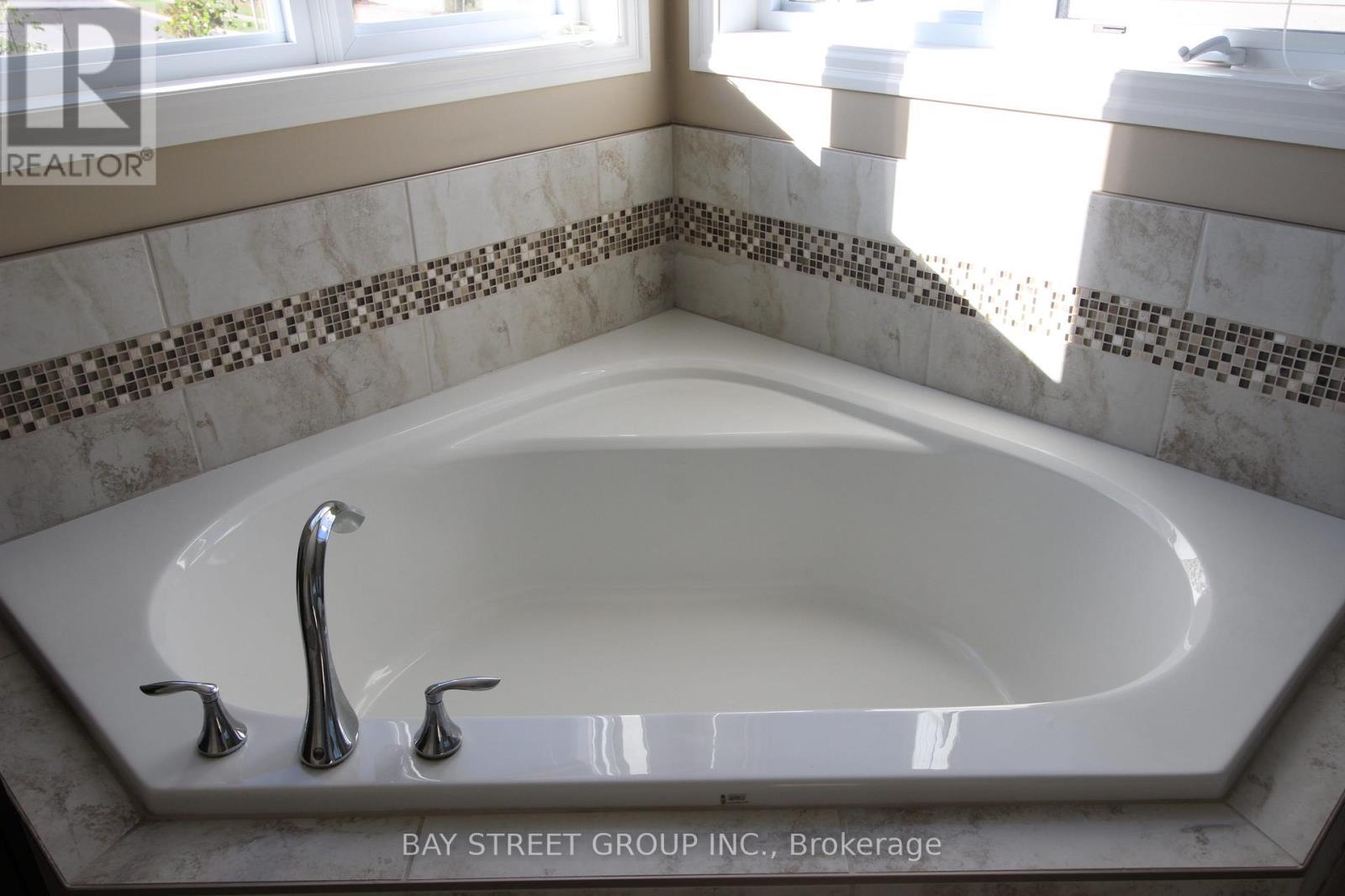 1451 Howlett Circle, London North, ON - Indoor Photo Showing Bathroom