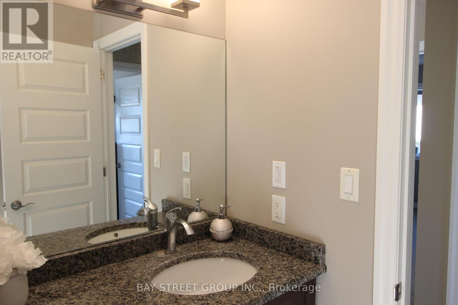 1451 Howlett Circle, London North, ON - Indoor Photo Showing Bathroom