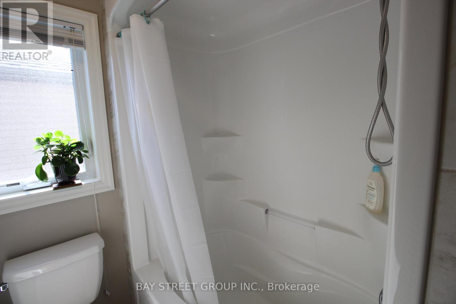 1451 Howlett Circle, London North, ON - Indoor Photo Showing Bathroom