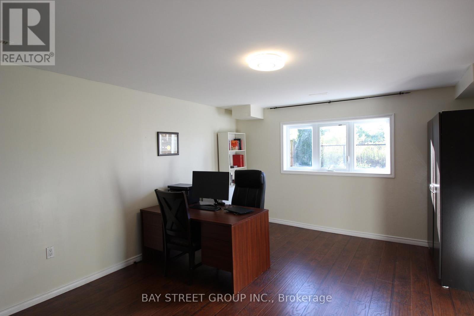 1451 Howlett Circle, London North, ON - Indoor Photo Showing Office