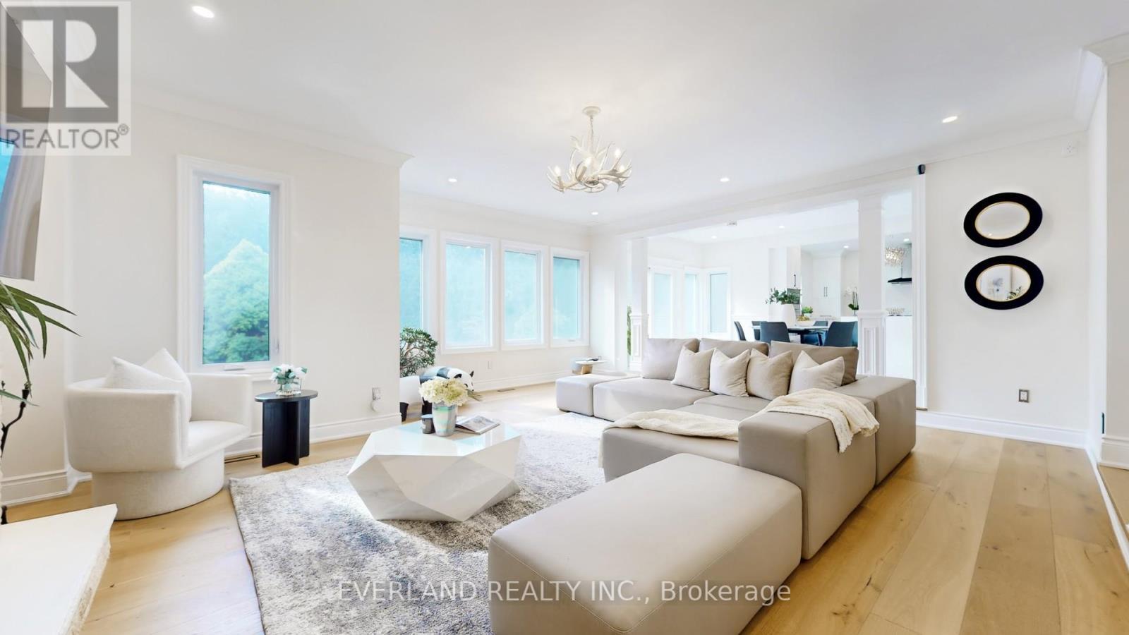1109 Secretariate Road, Newmarket, ON - Indoor Photo Showing Living Room