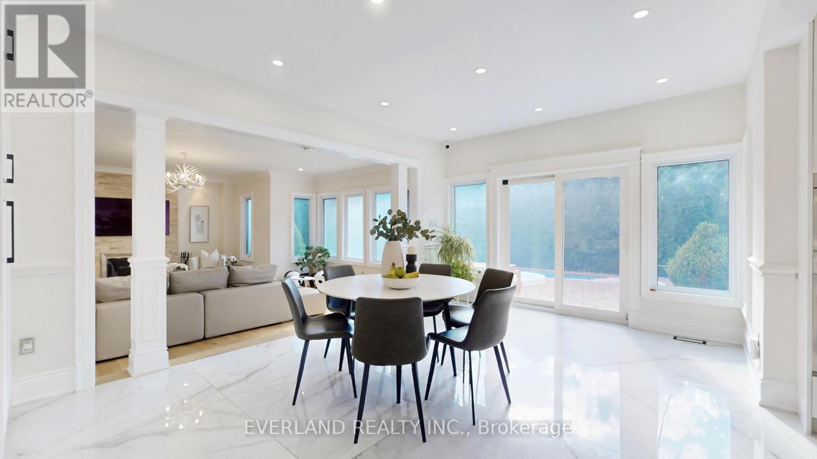 1109 Secretariate Road, Newmarket, ON - Indoor Photo Showing Dining Room
