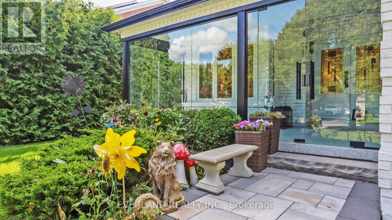 1109 Secretariate Road, Newmarket, ON - Outdoor