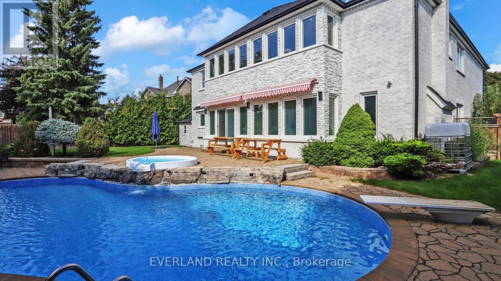 1109 Secretariate Road, Newmarket, ON - Outdoor With In Ground Pool