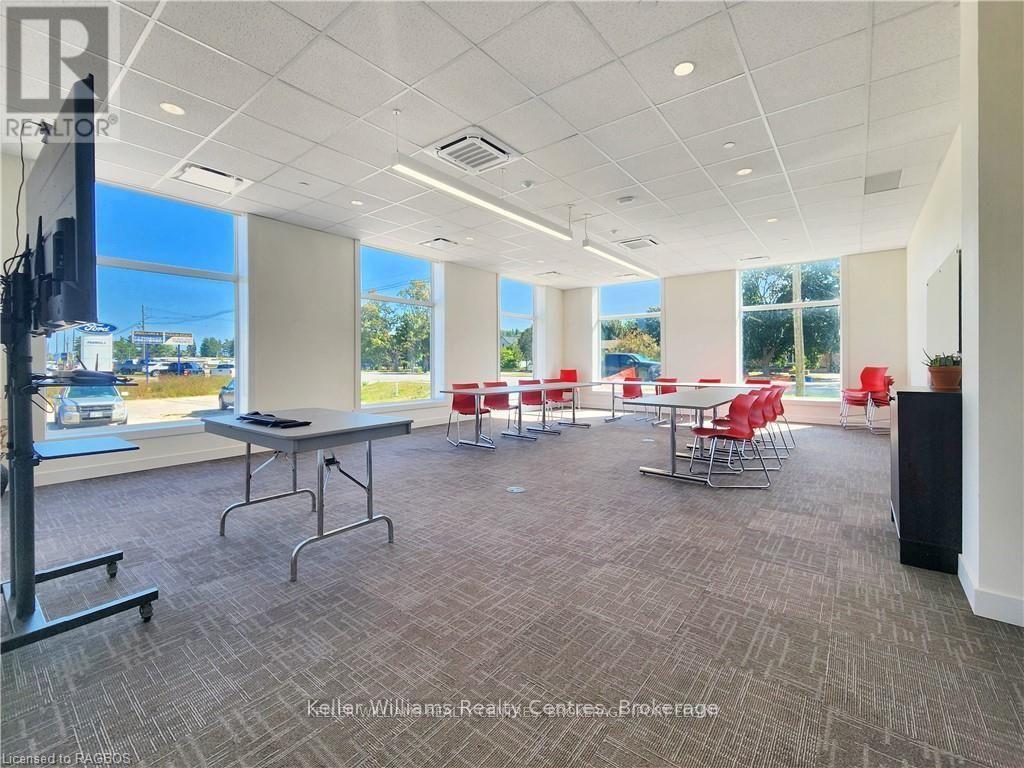 Rentable: Large boardroom - 120 - 1020 Goderich Street, Saugeen Shores, ON