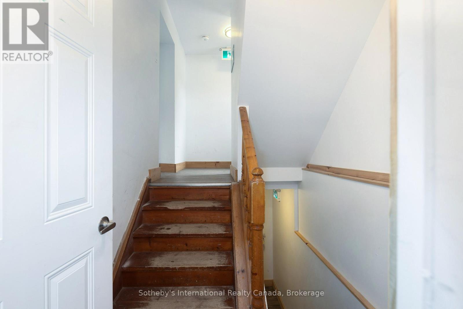 210 Arlberg Crescent, Blue Mountains, ON - Indoor Photo Showing Other Room