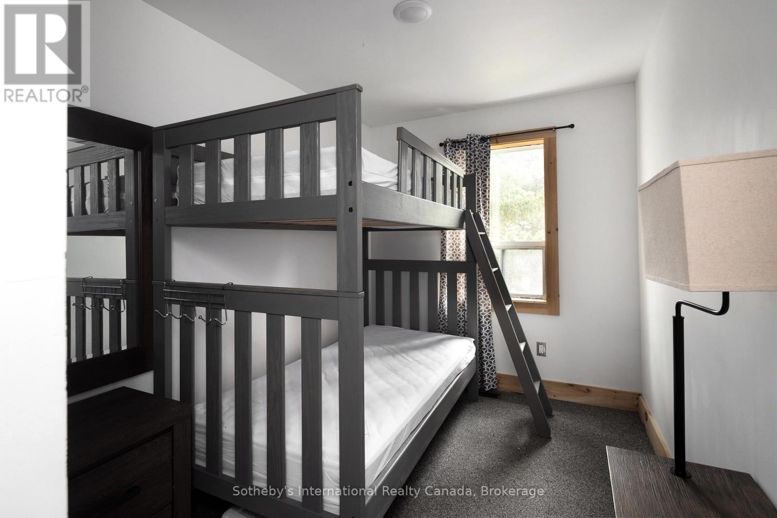 210 Arlberg Crescent, Blue Mountains, ON - Indoor Photo Showing Bedroom
