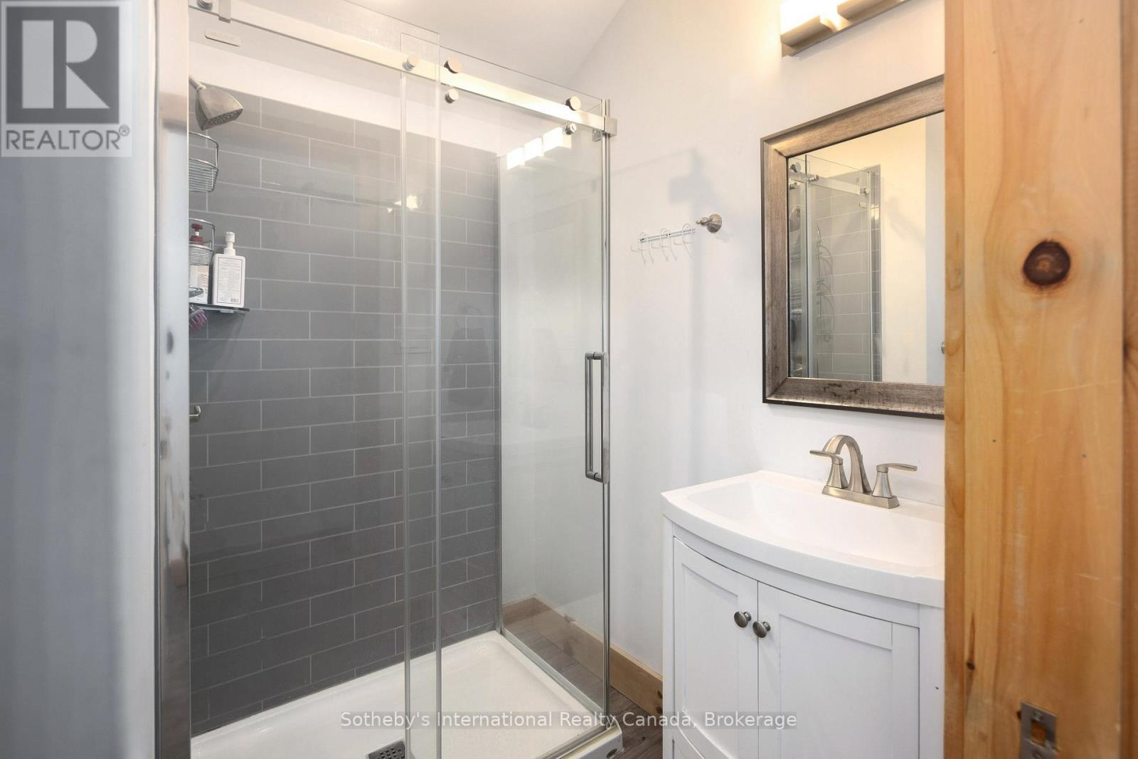 210 Arlberg Crescent, Blue Mountains, ON - Indoor Photo Showing Bathroom