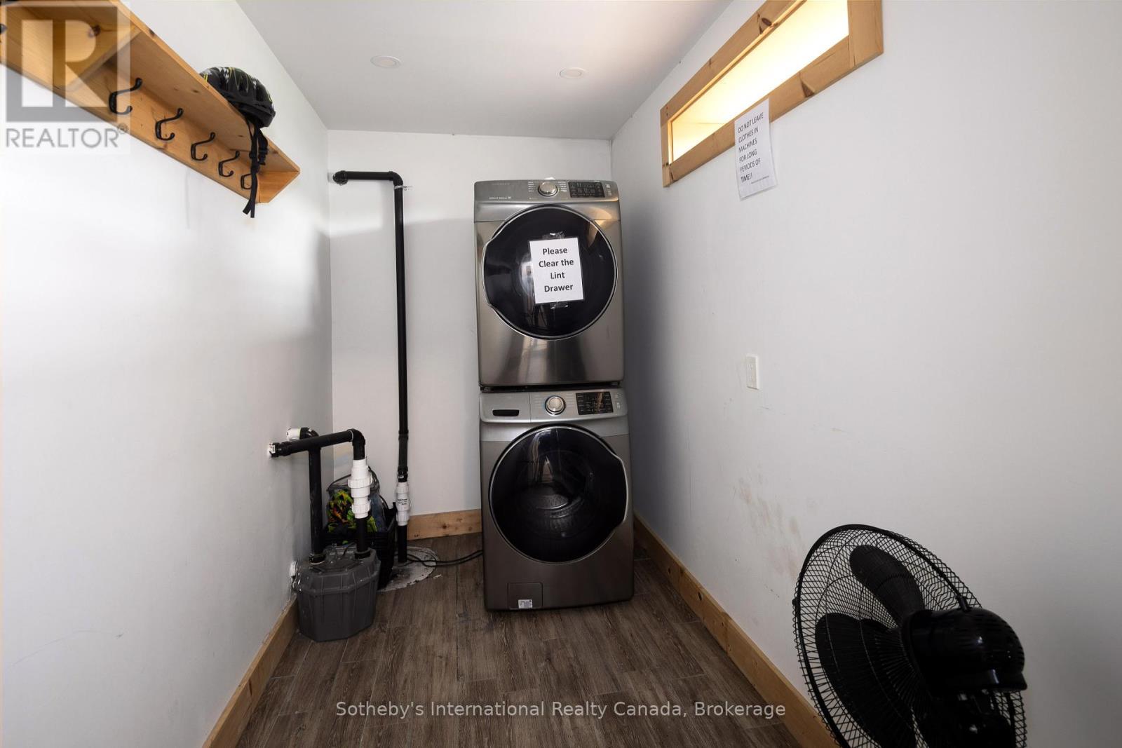 210 Arlberg Crescent, Blue Mountains, ON - Indoor Photo Showing Laundry Room