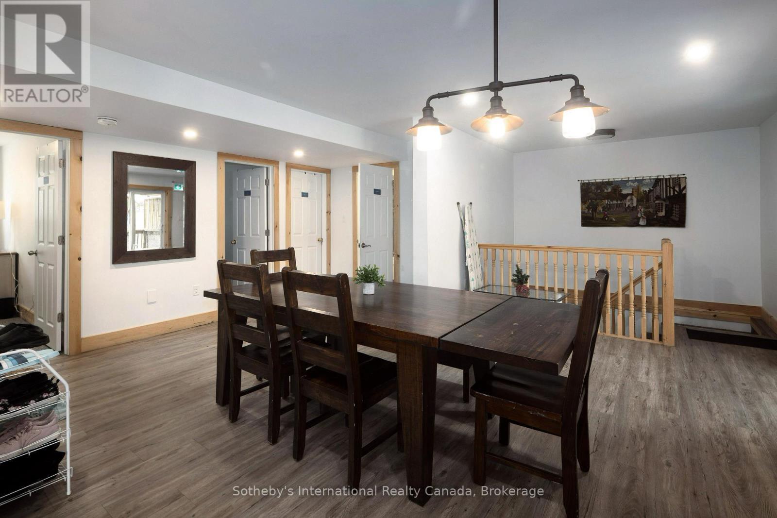210 Arlberg Crescent, Blue Mountains, ON - Indoor Photo Showing Dining Room