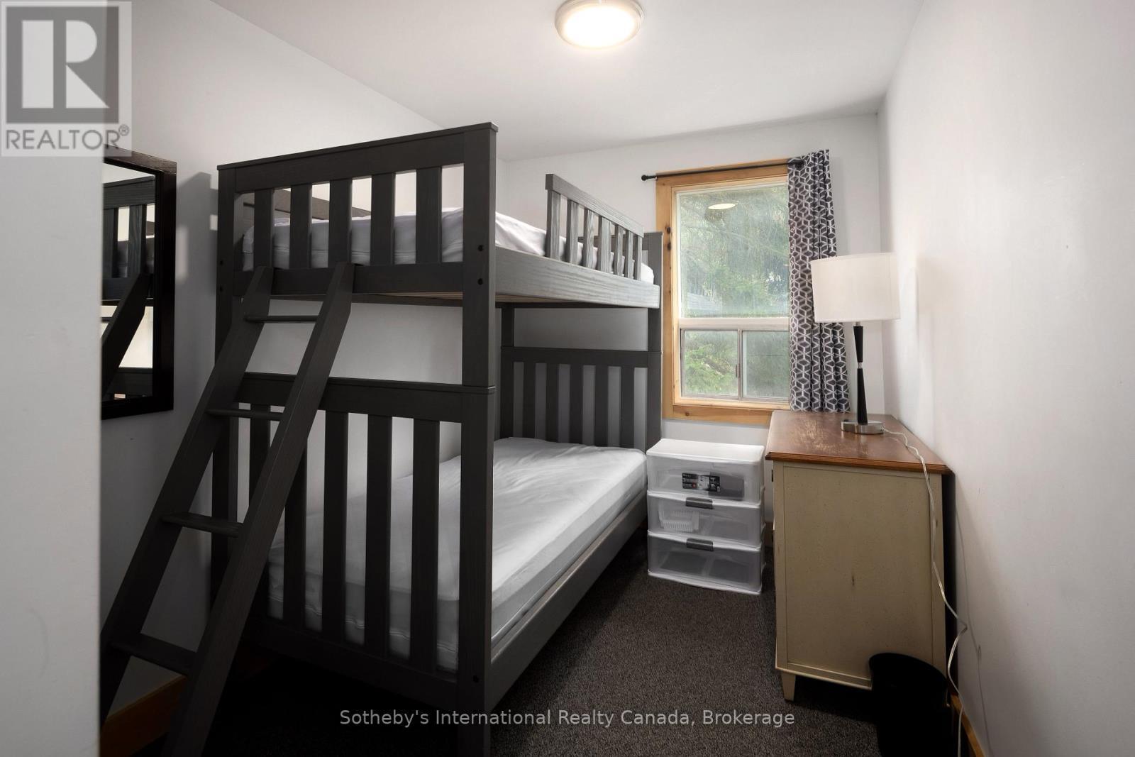 210 Arlberg Crescent, Blue Mountains, ON - Indoor Photo Showing Bedroom